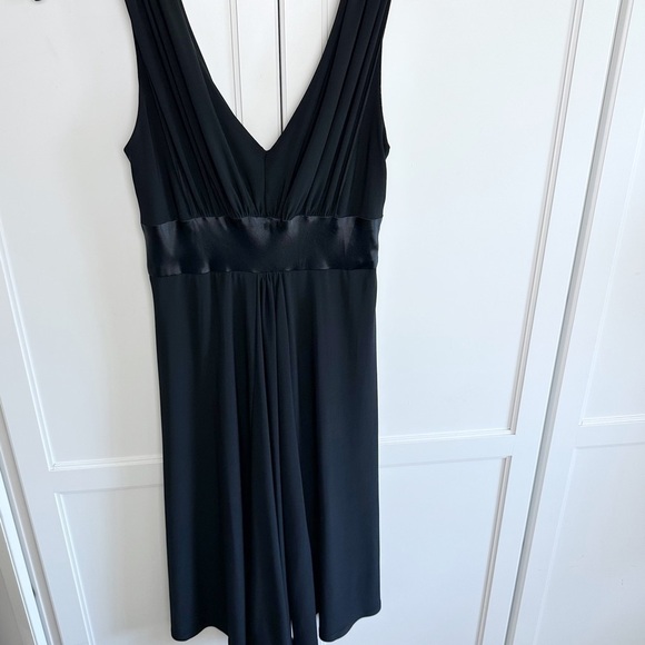 Jones New York Little Black Dress V-Neck Size 4 - Picture 2 of 9